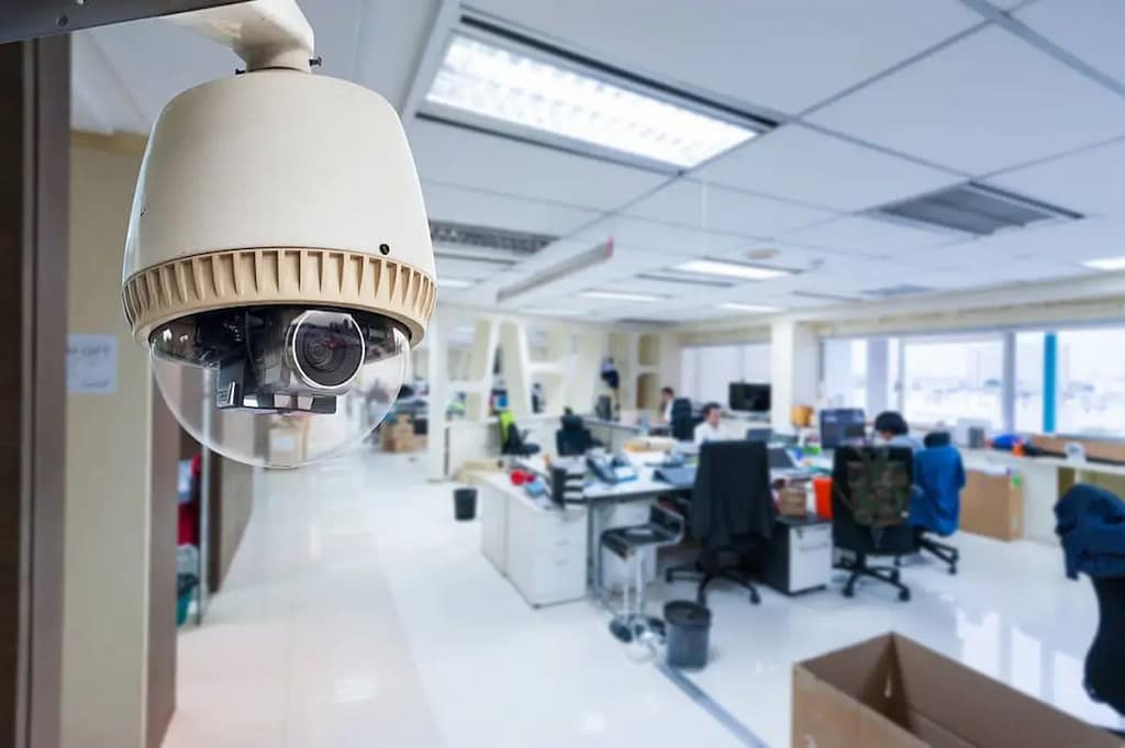 Grabaciones de Seguridad y Privacidad: Qué Puede y Qué No Puede Grabar una Cámara en tu Negocio 1 Cámaras de seguridad legales en empresas según el RGPD
